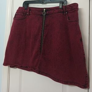 Hot Topic size 2 red and black distressed skirt